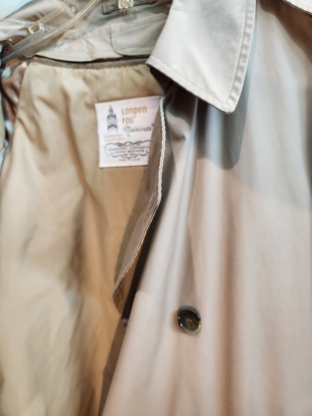 Vintage London Fog Classic Beige Trenchcoat with Removable Thinsulate Lining - Picture 7 of 13